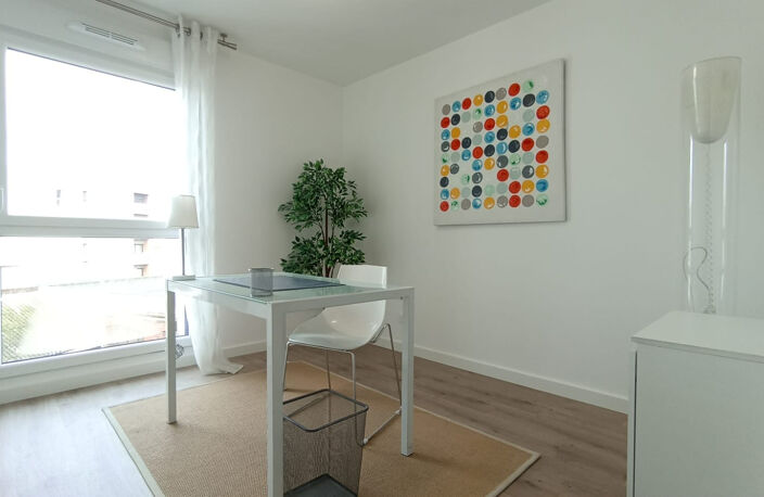Appartement 3 pièces de 70m² avec terrasse et parkings — photo 2
