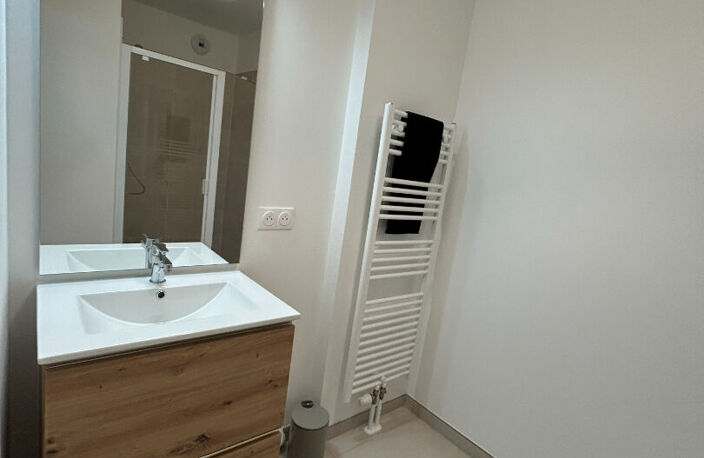 Appartement 3 pièces de 70m² avec terrasse et parkings — photo 4