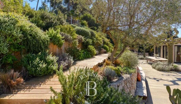 Propri&eacute;t&eacute; 10 pièces  à vendre Cassis 13260