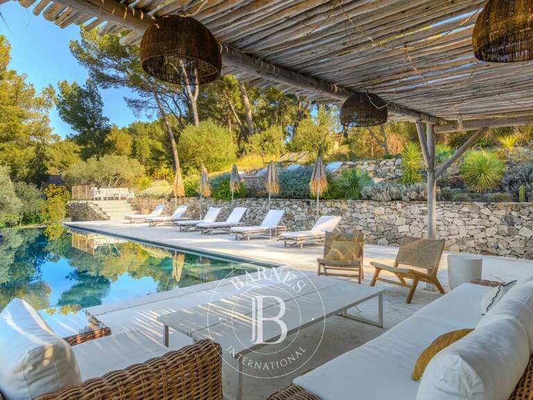 VENTE - CASSIS - SUPERBE PROPRIETE FAMILALE  AVEC ANNEXE ET PISC — photo 1