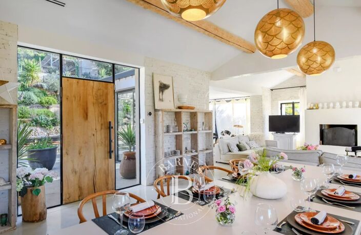 VENTE - CASSIS - SUPERBE PROPRIETE FAMILALE  AVEC ANNEXE ET PISC — photo 4