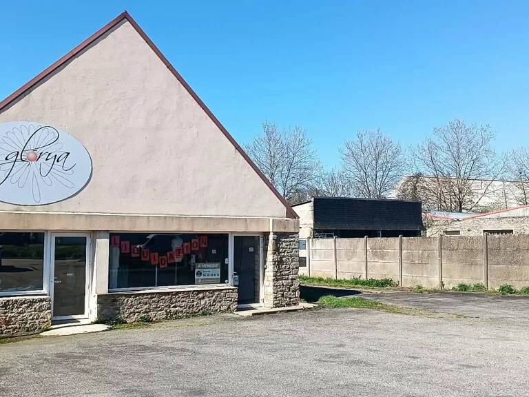 PONTIVY - LOCAL COMMERCIAL 300 M² — photo 1