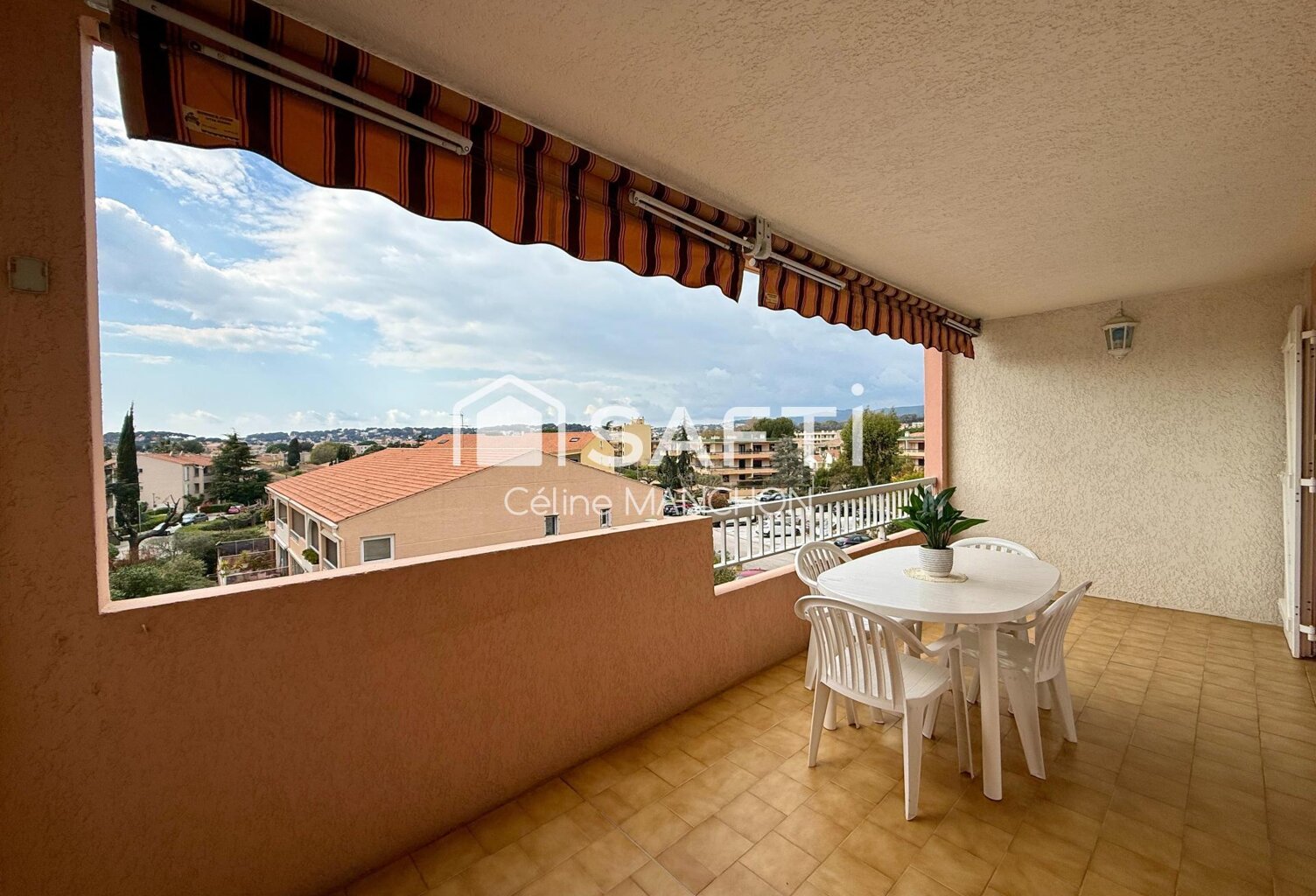 RARE À LA VENTE ! LES LÔNES-T2 avec ascenseur et terrasse de 14 m2- Cave — photo 1