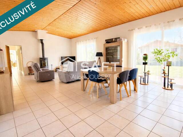 Espace et luminosité pour cette maison composée de 4 chambres + garage de 65 m2 environ — photo du bien