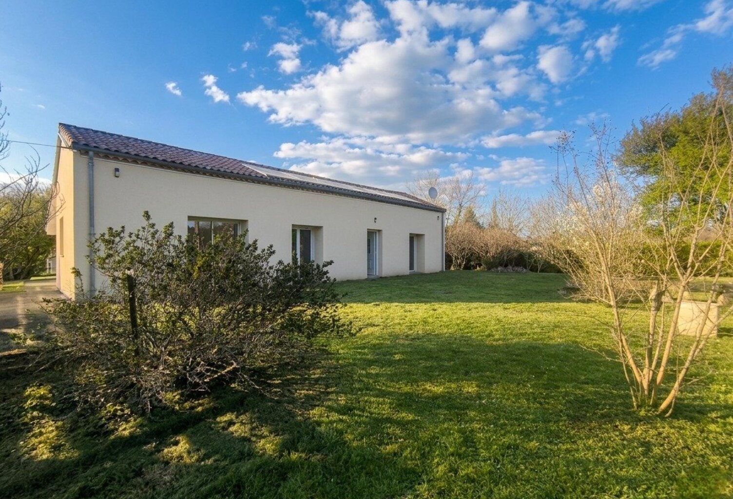 Séjour lumineux et grand terrain constructible — photo 1