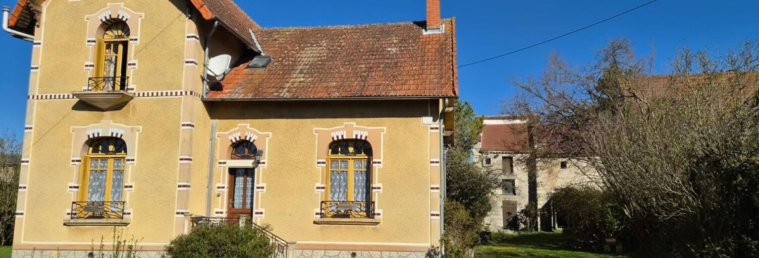 Maison 6 Pièces 153 m² à vendre à Saint-Bonnet-de-Rochefort (03800)