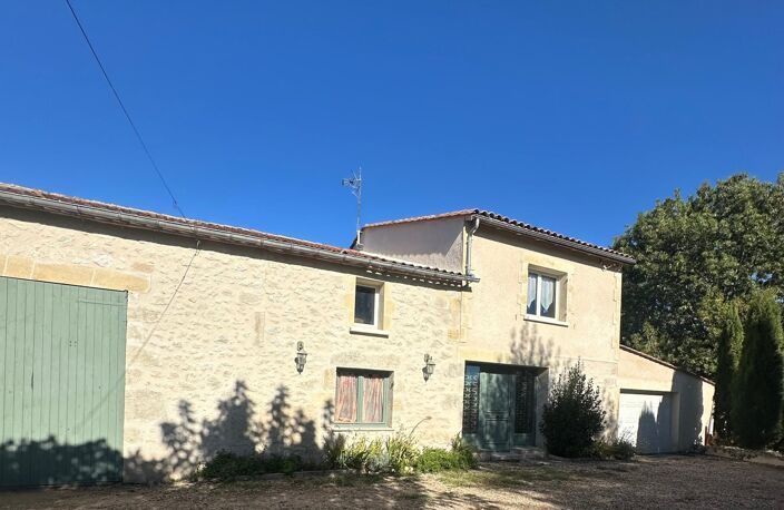 Grande maison en pierre avec piscine intérieure — photo 5
