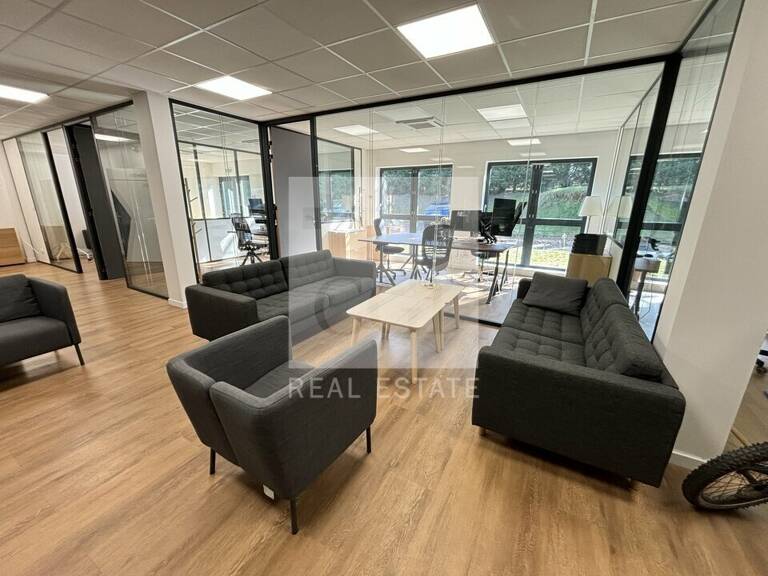 BUREAUX à LOUER — photo 1