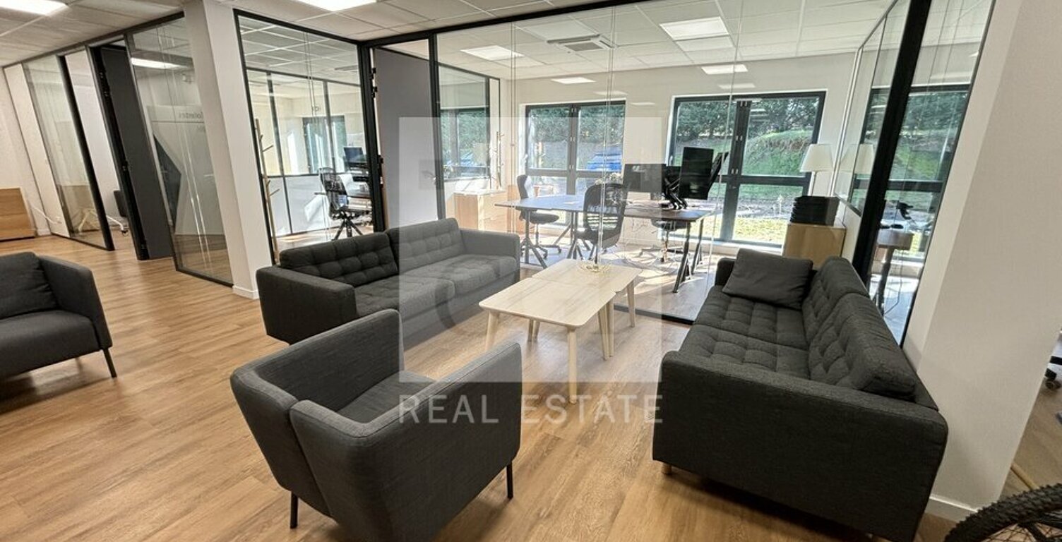 BUREAUX à LOUER — photo 1