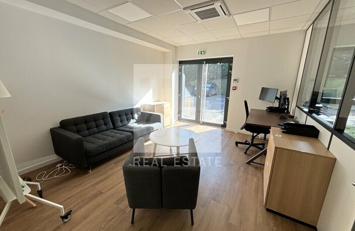BUREAUX à LOUER — photo 2