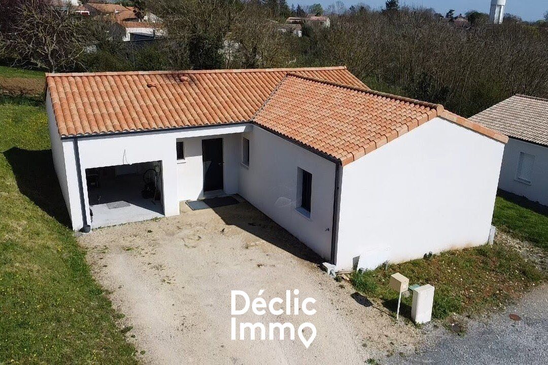 Villa / Maison  T5 à vendre Saint-Maxire 79410