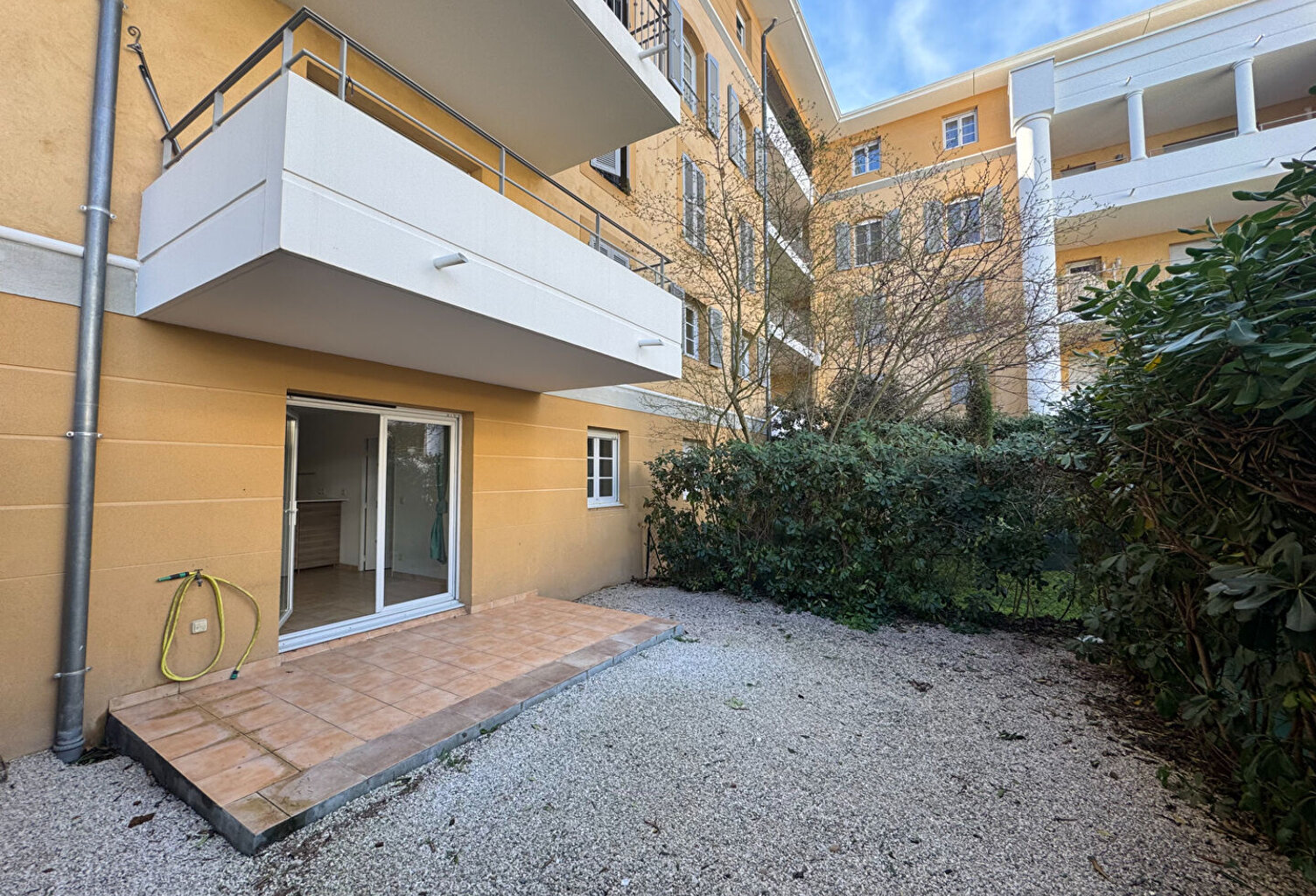 AIX EN PROVENCE - T2 32M² AVEC JARDIN ET PLACE DE STATIONNEMENT — photo 1