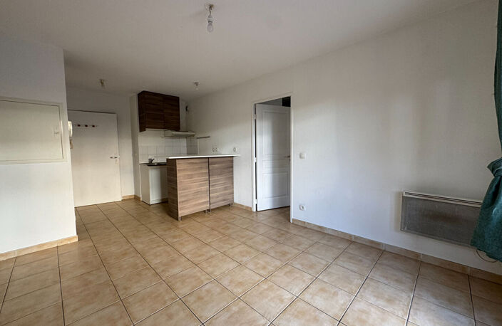 AIX EN PROVENCE - T2 32M² AVEC JARDIN ET PLACE DE STATIONNEMENT — photo 2