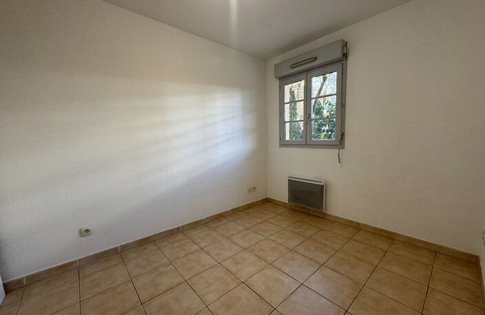 AIX EN PROVENCE - T2 32M² AVEC JARDIN ET PLACE DE STATIONNEMENT — photo 4