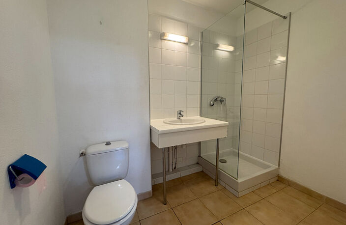 AIX EN PROVENCE - T2 32M² AVEC JARDIN ET PLACE DE STATIONNEMENT — photo 5