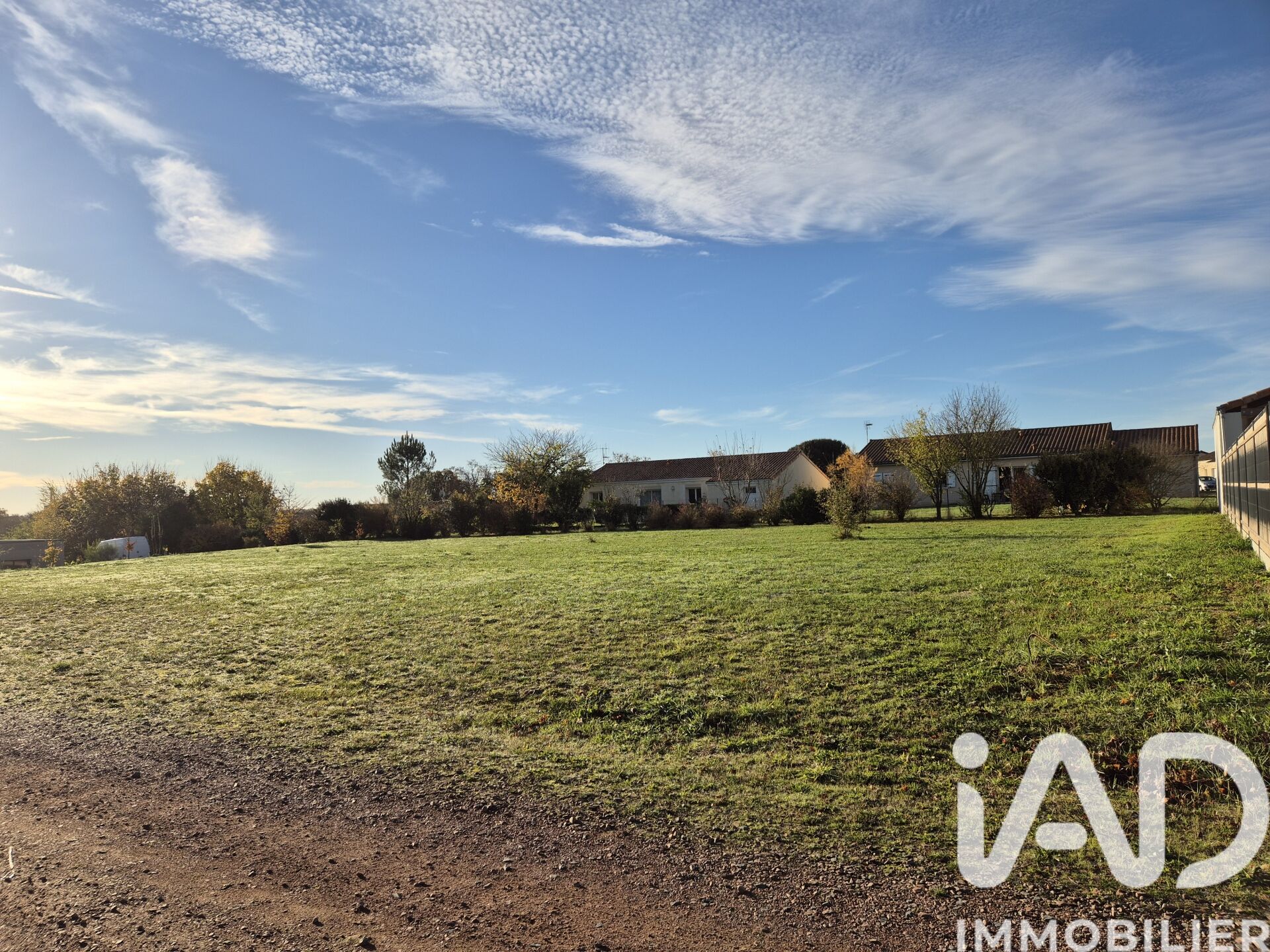 St-Jean-De-Thouars - 1000m²