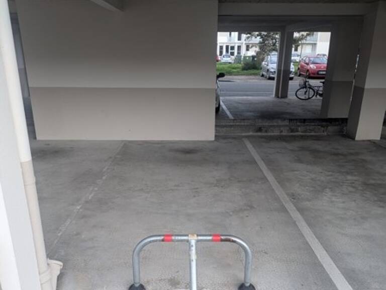 Garage   — photo 1