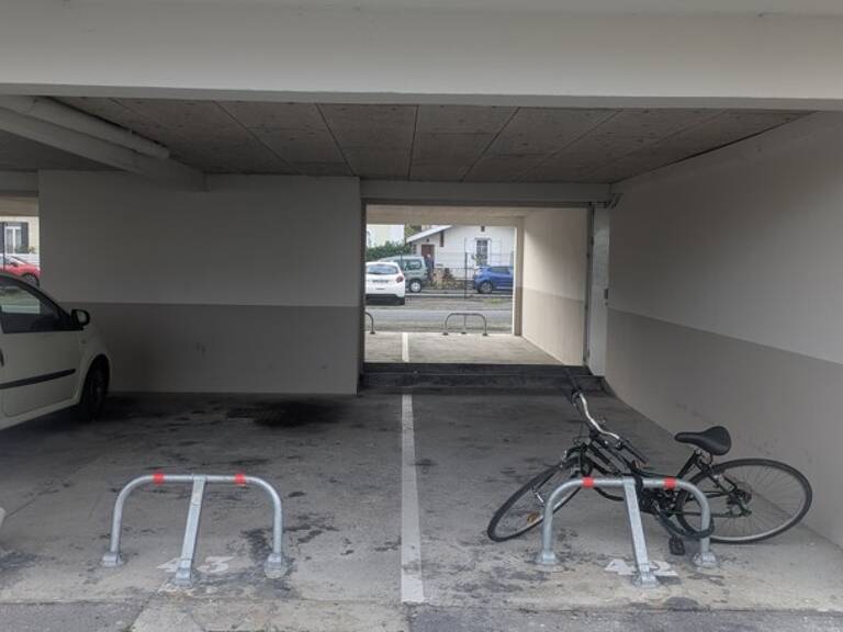 Garage   — photo 1