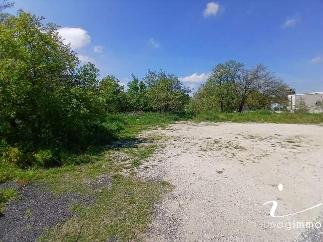 Terrain constructible — photo du bien