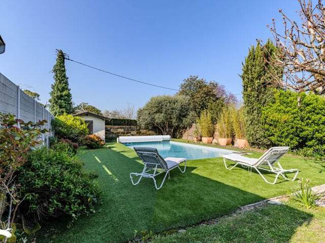 Maison en pierre de 9 pièces principales — photo du bien