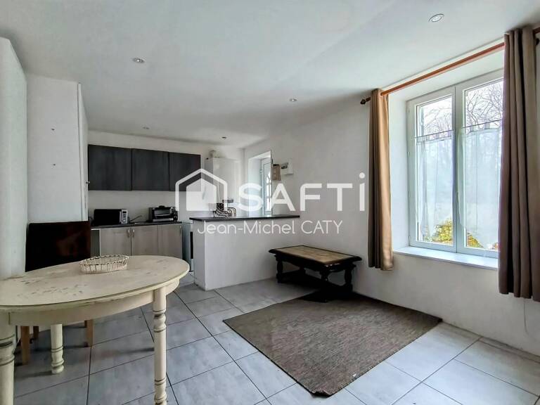POUILLY SUR LOIRE, maison habitable avec fort potentiel. — photo 1