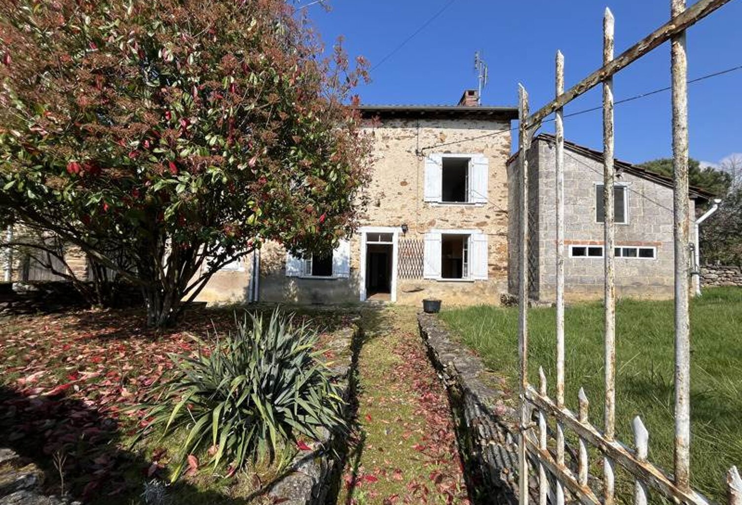 Maison en pierre de 3 pièces principales — photo 1
