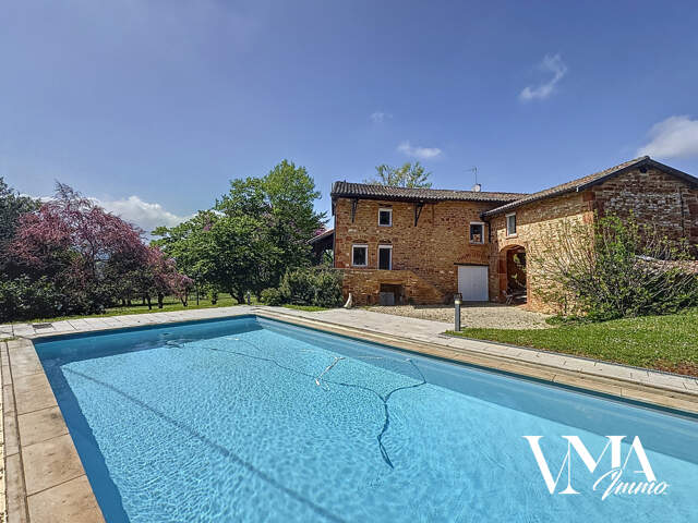 Charnay, propriété en pierres dorées avec piscine. — photo du bien