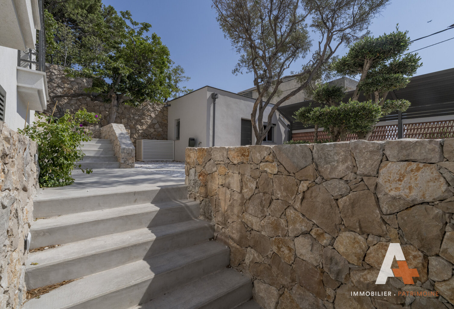 Marseille 7éme : Endoume-Malmousque, maison de ville avec jardin neuve avec garage — photo 1