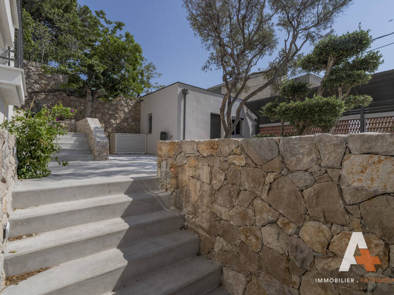 Marseille 7éme : Endoume-Malmousque, maison de ville avec jardin neuve avec garage — photo 1