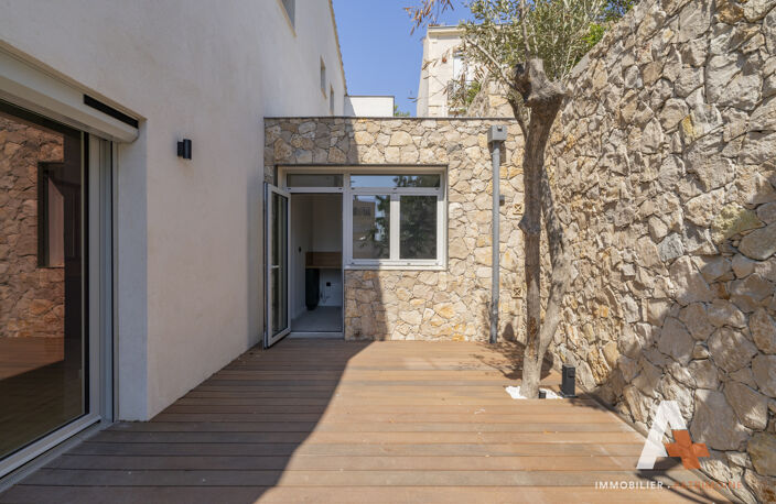 Marseille 7éme : Endoume-Malmousque, maison de ville avec jardin neuve avec garage — photo 4