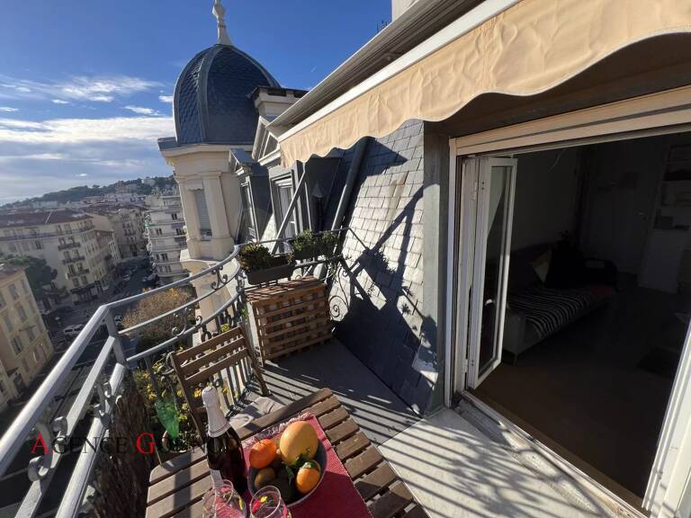 TERRASSE en Dernier étage  sur LIBERATION — photo 1