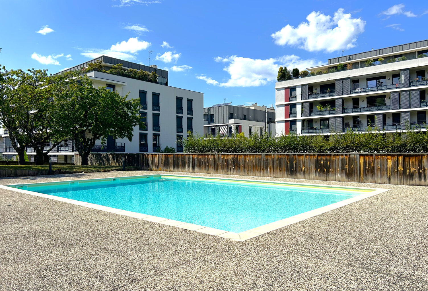 APPARTEMENT T4 DE 93 m2 + BALCON DANS RESIDENCE DE STANDING — photo 1