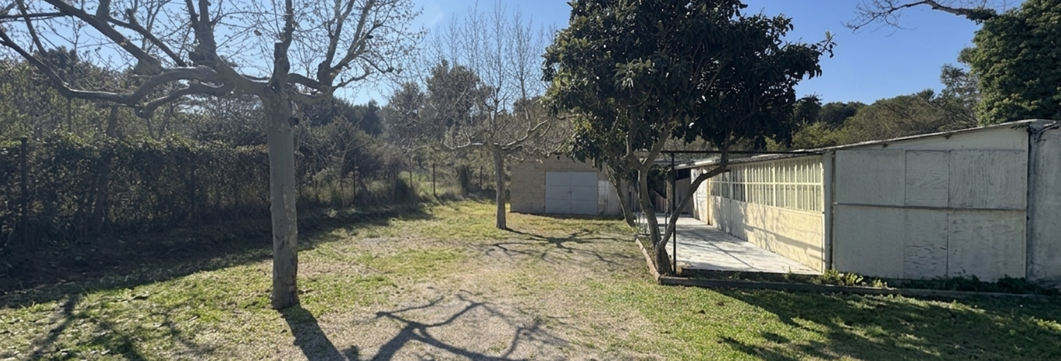 Terrain  631 m² à vendre à Saint-Mitre-les-Remparts (13920)