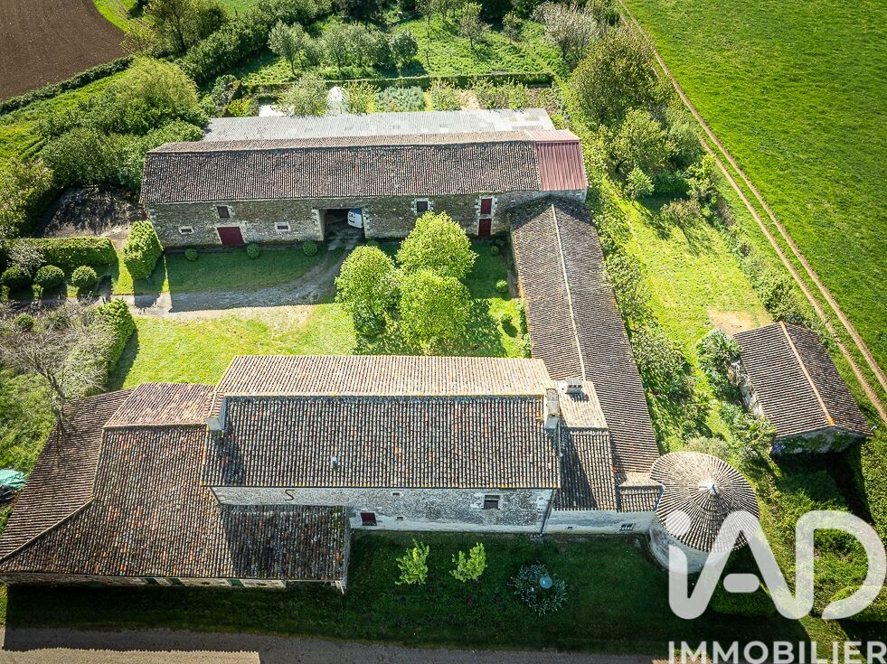 Champdeniers-St-Denis - 432m² - 8p. - 5ch.