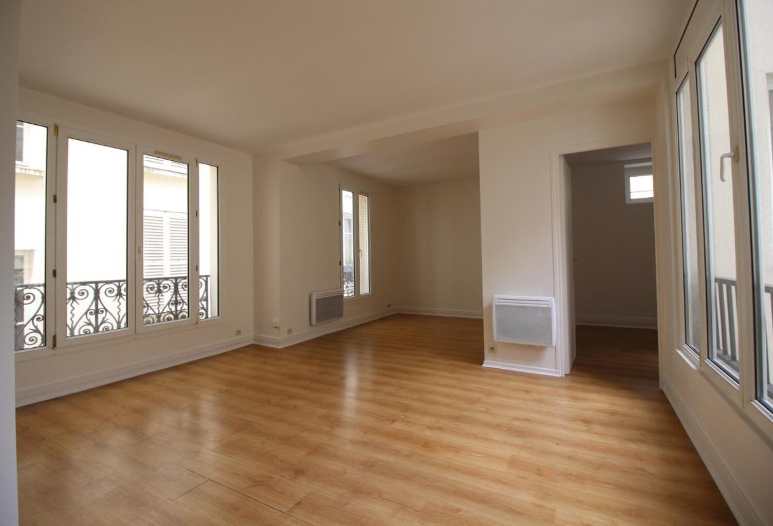 Bel appartement lumineux de 2/3 pièces au 2eme étage à 200 m du métro Louise Michel — photo 1