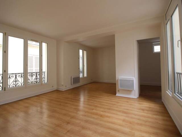 Bel appartement lumineux de 2/3 pièces au 2eme étage à 200 m du métro Louise Michel — photo du bien
