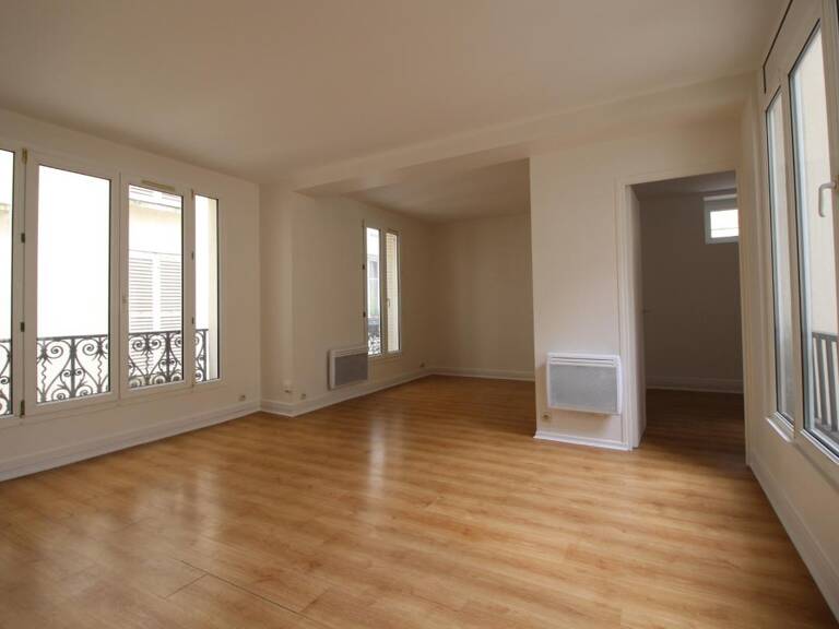Bel appartement lumineux de 2/3 pièces au 2eme étage à 200 m du métro Louise Michel — photo 1