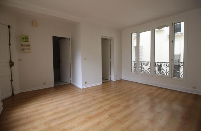Bel appartement lumineux de 2/3 pièces au 2eme étage à 200 m du métro Louise Michel — photo 3