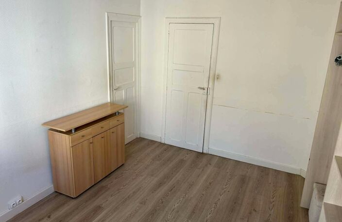 Immeuble de rapport 280 m² – Rendement 8 % – Rue Bernard – Local commercial + 2 appartements - LA ROCHE BERNARD (56) — photo 2