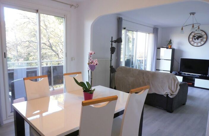 13010 Marseille Saint Tronc Beau Type 4/5 avec Grand Balcon — photo 2