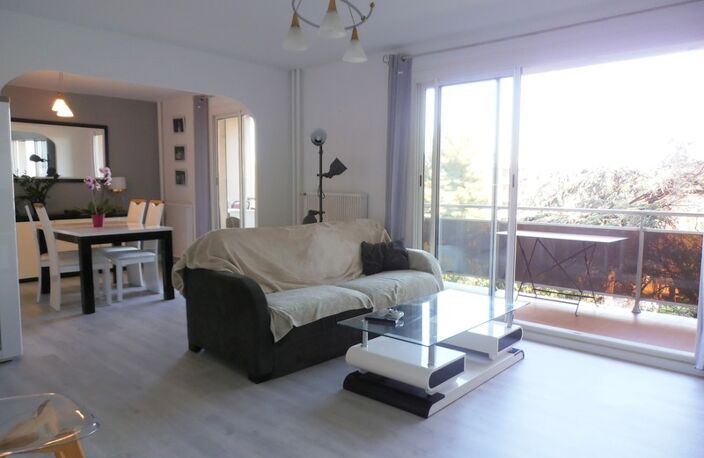 13010 Marseille Saint Tronc Beau Type 4/5 avec Grand Balcon — photo 3