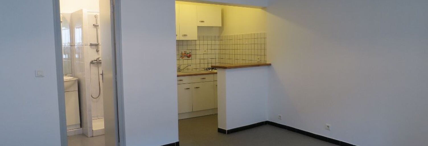 Appartement 1 Pièce 32 m² à louer à Villeneuve-de-Berg (07170)