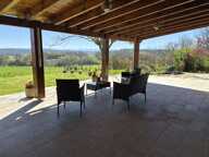 À vendre, proche de Miélan (Gers) : Superbe villa de plain-pied avec un gîte de 2 chambres, une annexe, un abri voiture, des terrasses couvertes et un jardin de 4 240 m². Magnifique vue sur la campagne vallonnée et les Pyrénées ! — photo 3