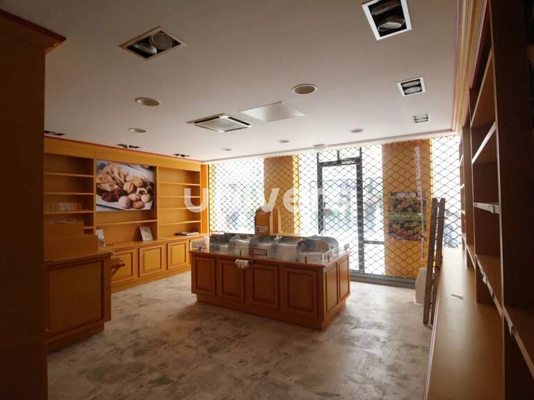 Local commercial — photo 1