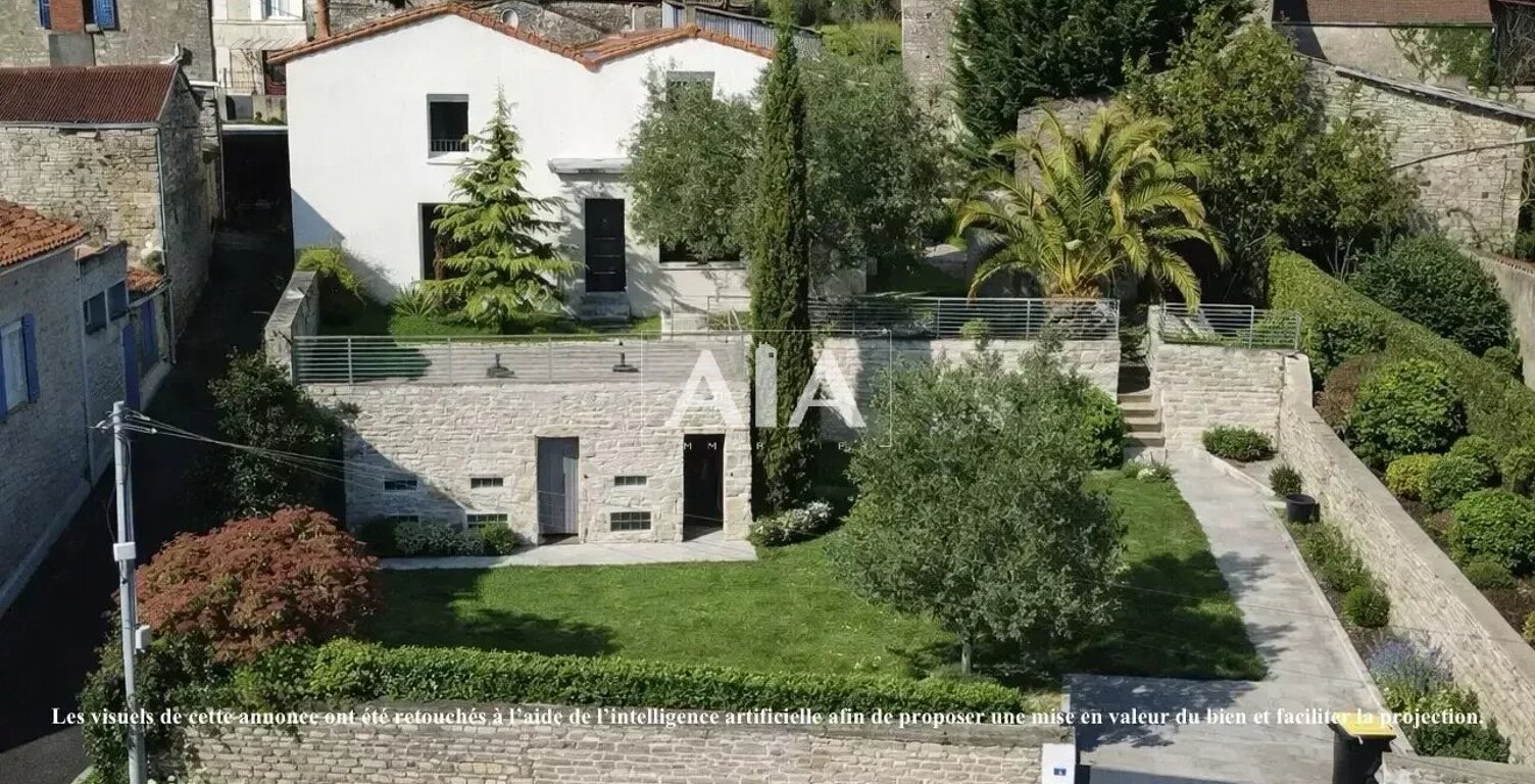 Maison de caractère en pierre – 216 m² – Vue panoramique – Luxé — photo 1