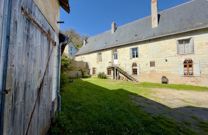 TRÈVES, Ancien Logis du début XVIIème siècle de 265m² sur jardin arboré de 1600m² — photo 2