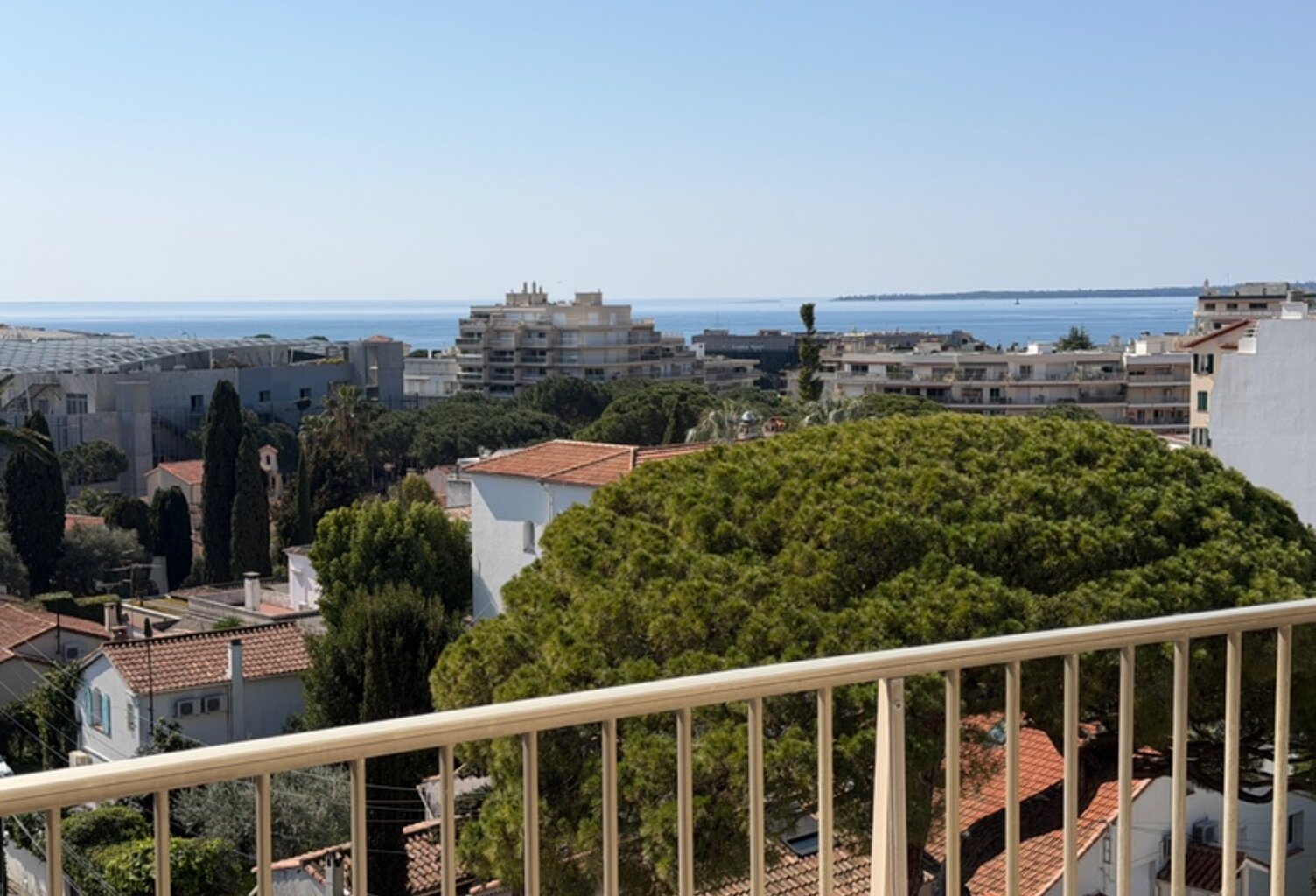 ✨ Exceptionnel - Appartement 3 pièces – Vue mer panoramique –parking et cave- Juan-les-Pins — photo 1