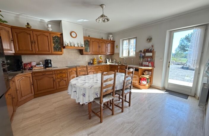 Proprieté de 150 m2 avec dépendance à vendre 7 pièces LAURIS (84) — photo 4
