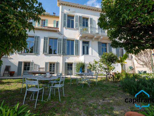 06. Grasse. Appartement Bourgeois de 180m² (150m² loi carrez) vue Mer, très calme, Jardin de 200m², 2 places de parkings, plusieurs annexes — photo du bien