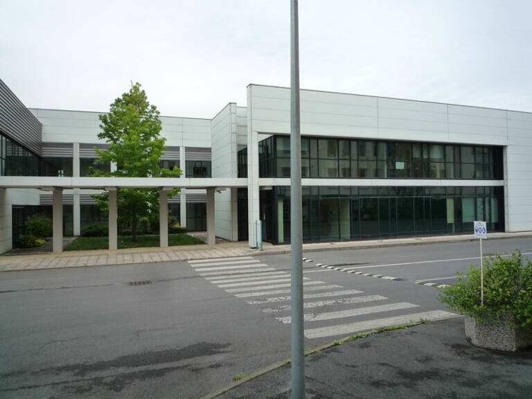 Dpt Aisne (02), Château-THierry, à vendre  immeuble de bureaux haut de gamme, construit en 2002 de 2412 m2, libre — photo 1